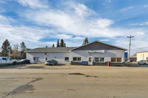 5016 50 Avenue  For Lease
