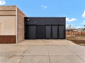 745 2 Street SE For Sale