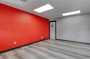 Entry / Retail Space