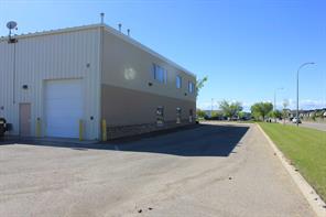 Office space with the benefit of large bay space