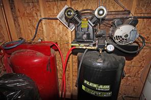 AIR COMPRESSOR PIPED IN