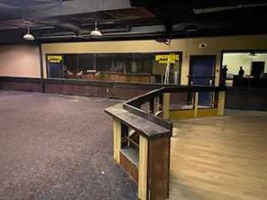 5420 49 Avenue  For Lease
