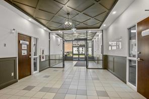 Elevatorview out main lobby