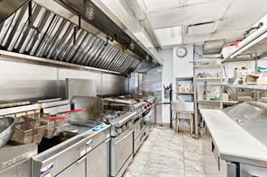 123 Restaurant Street NE For Lease
