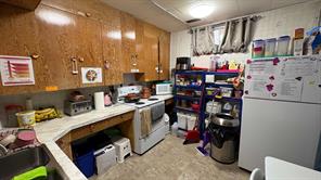 Kitchen (basement)