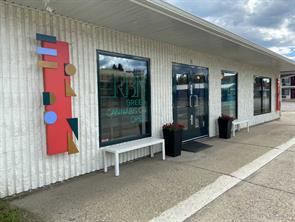 Very inviting storefront