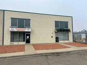 561 18 Street SW For Sale