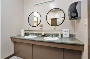 Washrooms/Showers