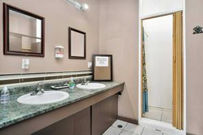 Washrooms/Showers