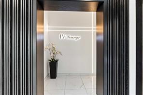 IV Lounge