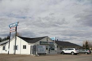4001 48 Avenue  For Sale