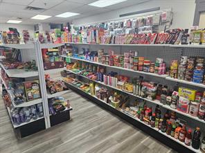 Convenience Store,Retail  For Lease