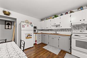Unit 4 Kitchen
