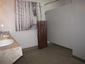 Mens bathroom