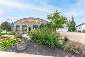 27 Railway Avenue S For Sale