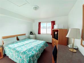 Queen room