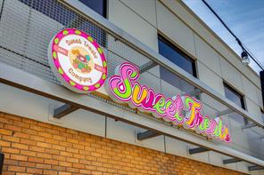 Ice Cream/Frozen Yogurt  For Lease