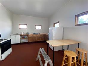 Kitchen/dining area (back)