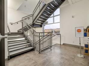 Stairway/ Elevator