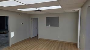 open mexxanine above offices