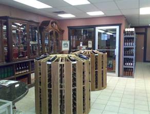 109, 1805 14 Street SW For Lease