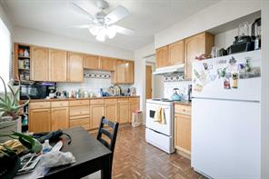 1 Bedroom Unit - Kitchen