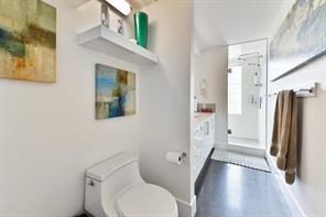 3rd floor   3 pce plus Laundry