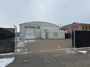 426 10 Street N For Lease