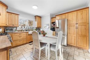 Kitchen : Every appliance you could want, lots of storage and cabinet space