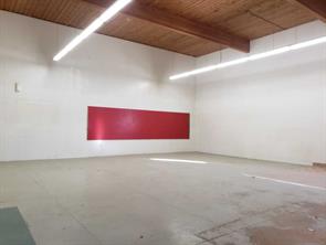 East side beautiful wood roof with large open beem area