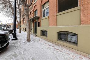 Sidewalk leading to 50 Avenue