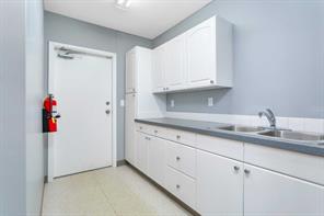 Kitchenette Main Floor