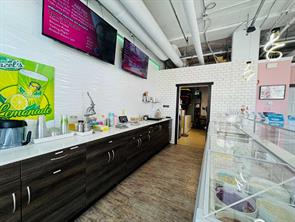 Bakery,Food & Beverage ,Ice Cream/Frozen Yogurt  For Lease