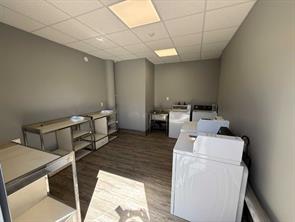 Guest/resident coin laundry