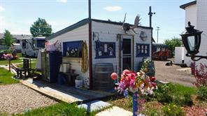 Mini-golf shed