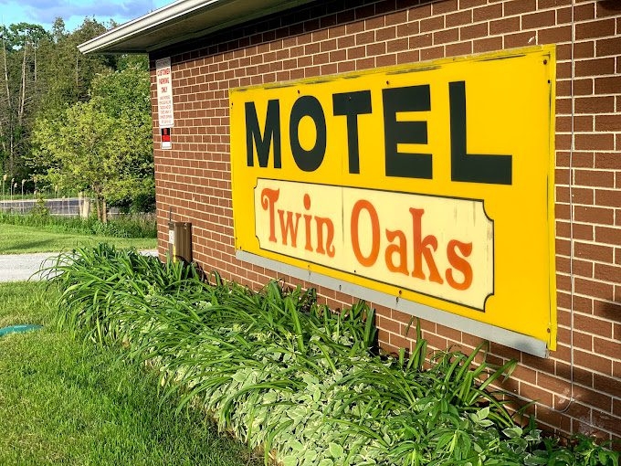 Twin Oaks Motel – Your Cozy and Budget-Friendly Stay in Orono